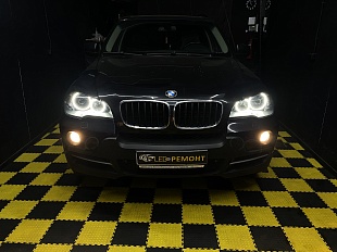 BMW X5 E70 White circle