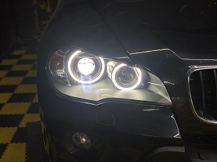 BMW X5 E70 White circle