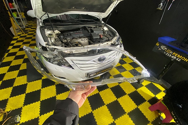 Замена стёкол и крепежных элементов на фарах