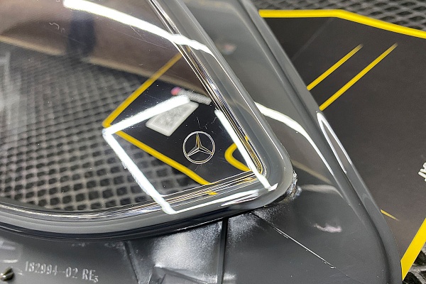 Замена стёкол и крепежных элементов на фарах