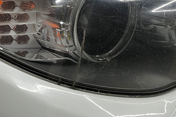 Замена стёкол и крепежных элементов на фарах