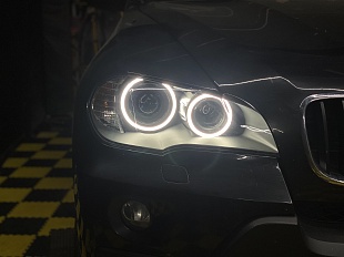 BMW X5 E70 White circle