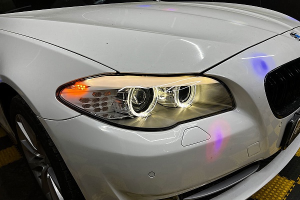 Замена стёкол и крепежных элементов на фарах